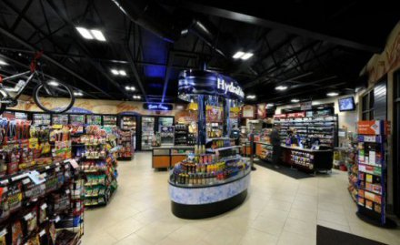 Chevron čerpacia stanica stavila na „zelenú“ s LED osvetlením
