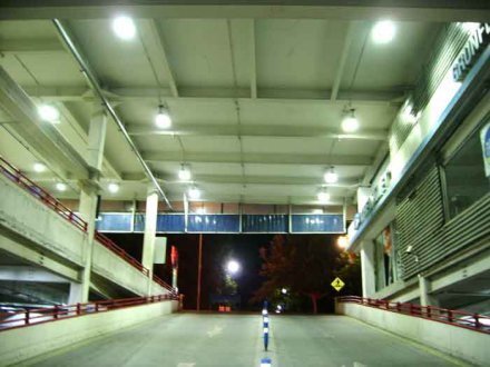 Parkovisko Plaza Mall v Čile osvetlili pomocou LED