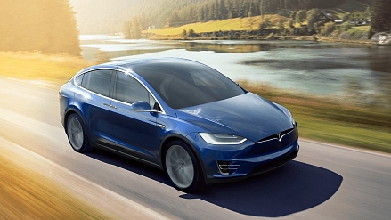 Spoločnosť Tesla aktualizuje záruku na batérie