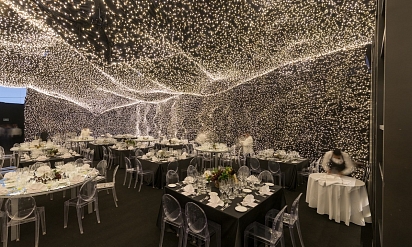 „Interstellar“ reštaurácia v Mexico City sa zmenila v hviezdnu oblohu s 250 000 LED svetlami