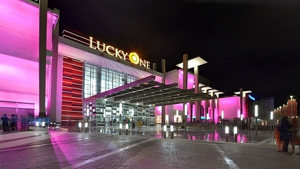 Dynamické LED osvetlenie pre ikonické nákupné centrum v Karachi