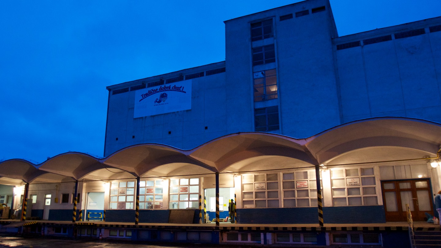 LED illuminance of freezing and cooling warehouses
